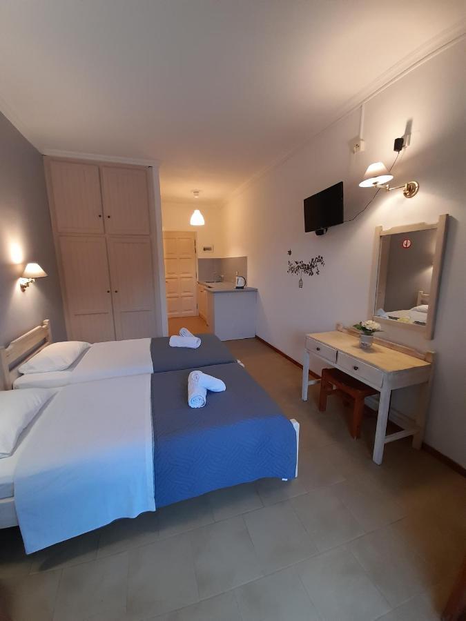 Aronda Apartments Дассия Экстерьер фото