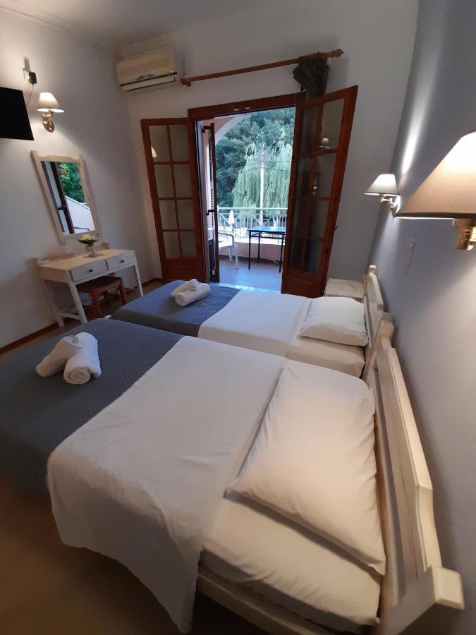 Aronda Apartments Дассия Экстерьер фото