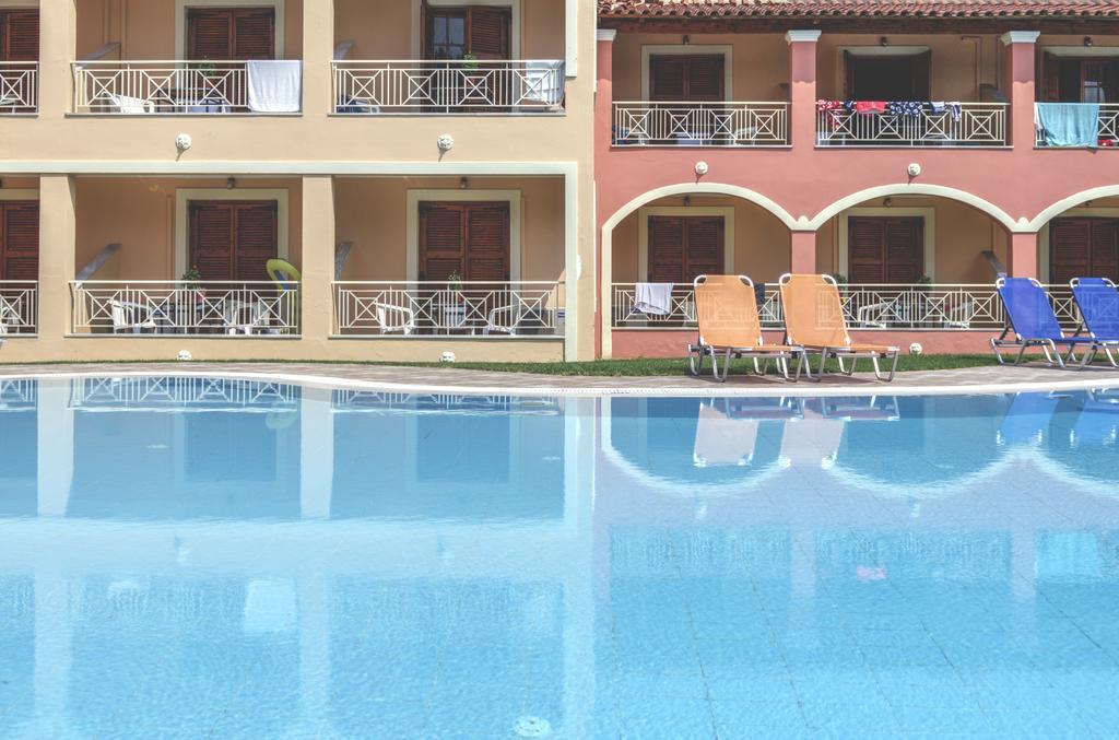 Aronda Apartments Дассия Экстерьер фото