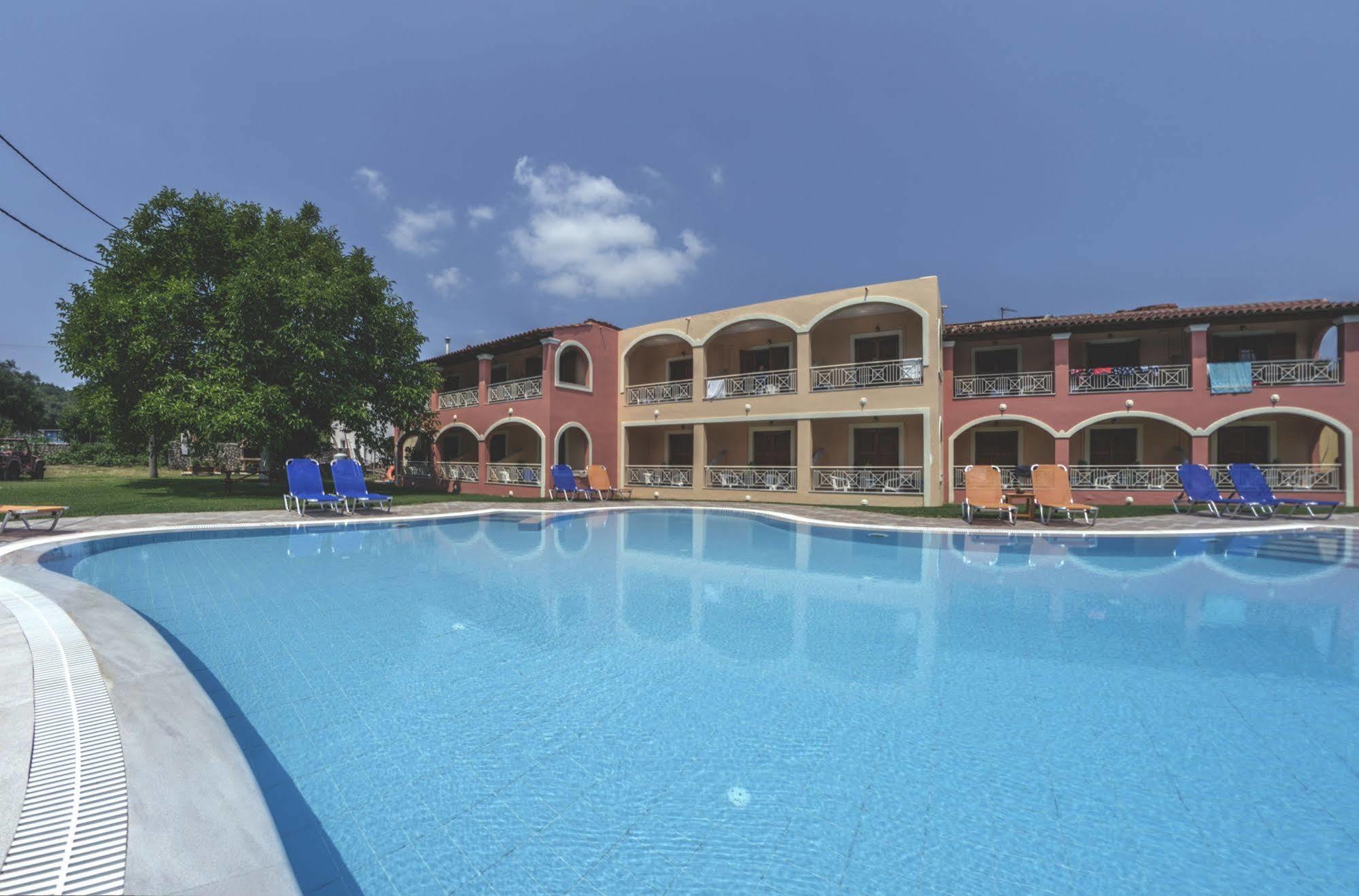 Aronda Apartments Дассия Экстерьер фото
