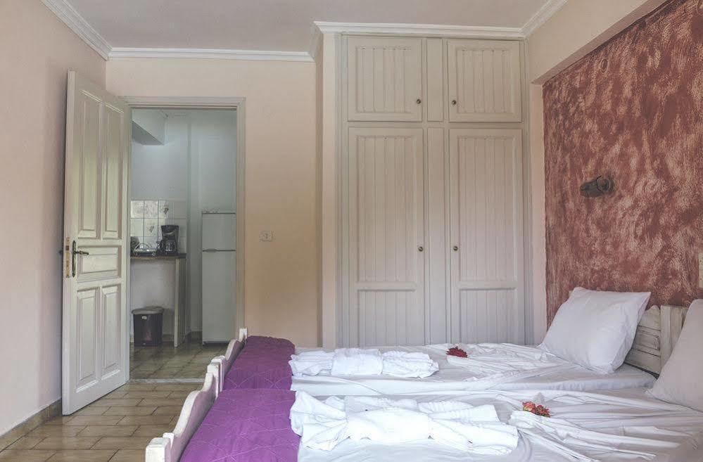 Aronda Apartments Дассия Экстерьер фото